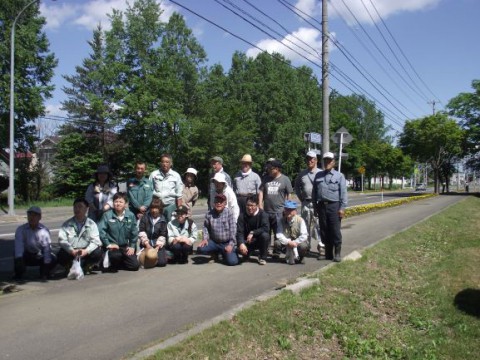 花苗植え作業(寿会・西帯連町)