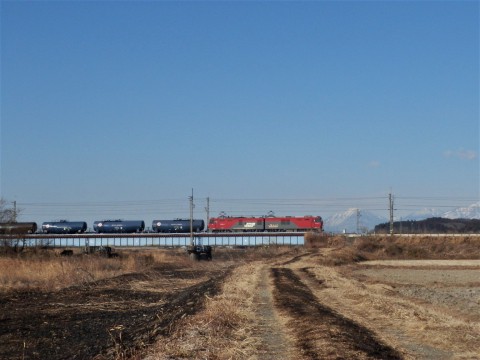 登った山をバックに列車を見るツアー、男体山編