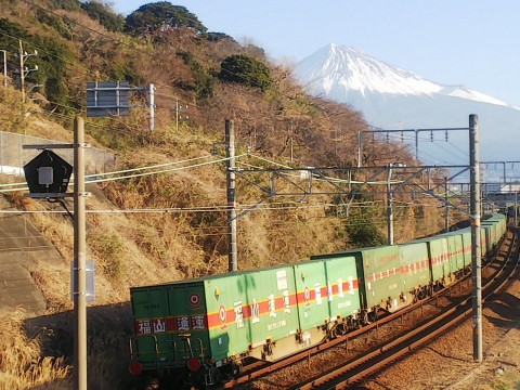 登った山をバックに列車を見るツアー 富士山編