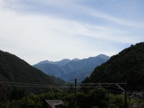 登った山をバックに列車を見るツアー、木曽駒ヶ岳編