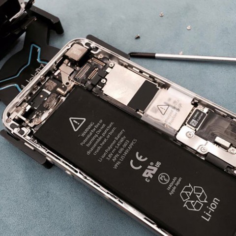 iPhoneのバッテリー交換できます　最短10分～!