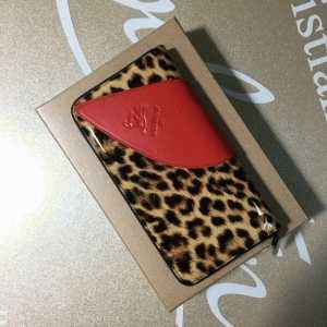 買い物カゴに入れているルブタン スーパーコピー財布