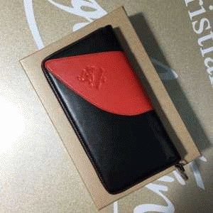表面が傷つきやすくないルブタン 財布 コピー