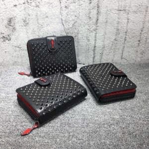 柔らかく、耐久性があるルブタン スーパーコピー財布