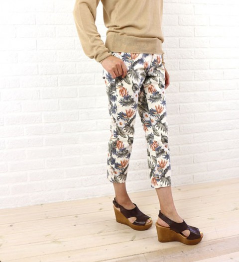 ボタニカルプリントサブリナパンツ