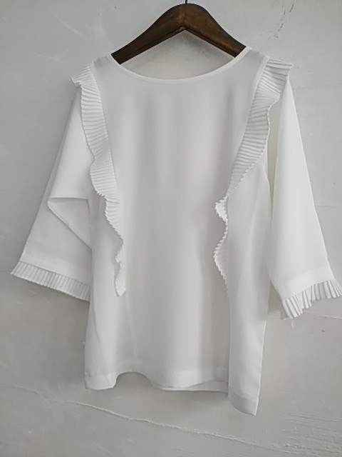 プリーツブラウス