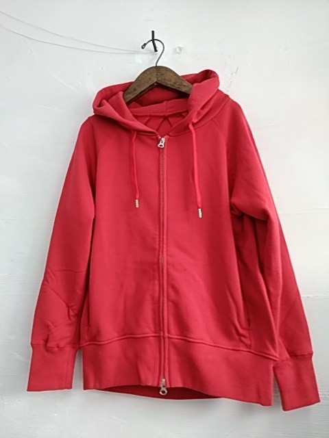 凝った前開きパーカー