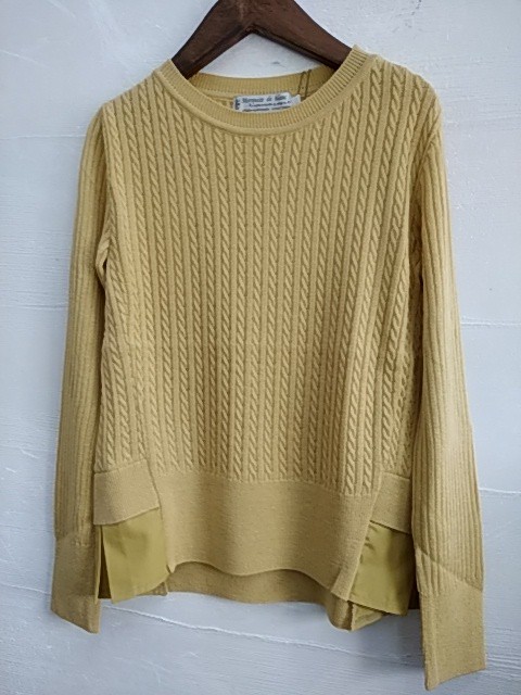 上品なケーブルニット