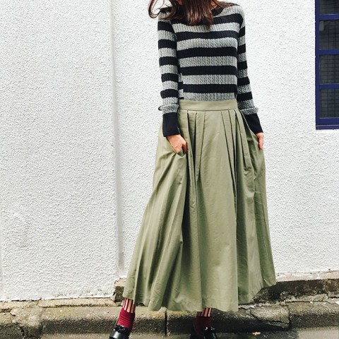 ケーブル編みニット着用写真