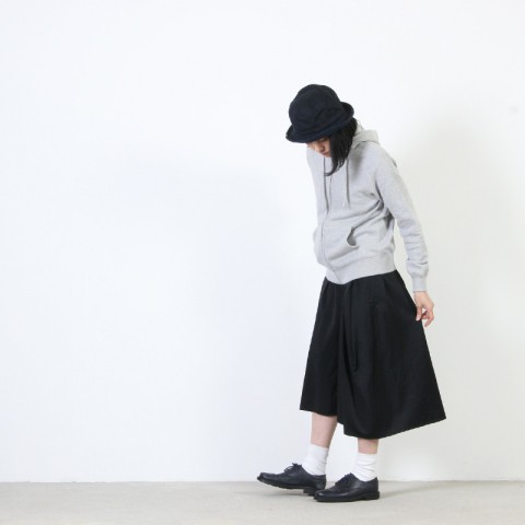 サテンスカート