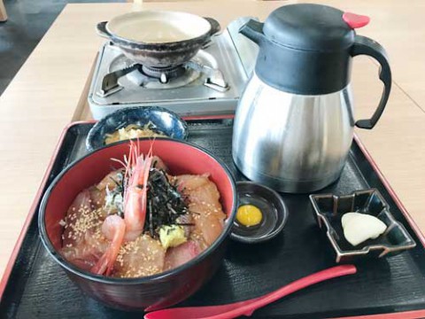 魚市場食堂　氷見海鮮漬丼