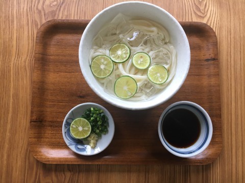 冷やしすだちうどん