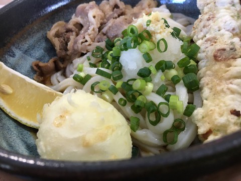 ぶっかけうどんニク・チク・タマ好評です!