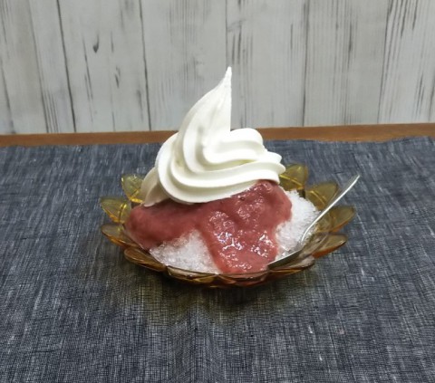 ご褒美いちごかき氷ソフトクリーム