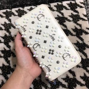 大人の女っぷりクリスチャン ルブタン 収納できる財布　美品