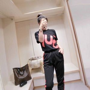 爆買い定番人気SUPREMEコピー【雑誌掲載】シュプリームプリントTシャツ