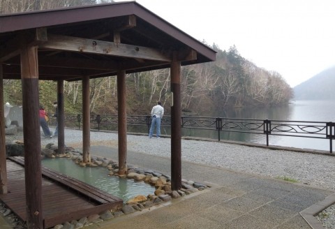 然別湖畔の無料の足湯 名湯・絶景