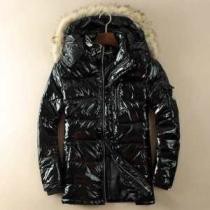 ムダな装飾を排したデザイン 2015 MONCLER モンクレール ダウンジャケット